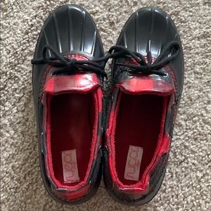 Red&Black Slip on, Low cut Rain shoes. W Size 9.